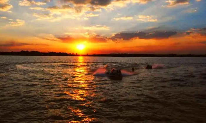 1-Hour speedboat cruise