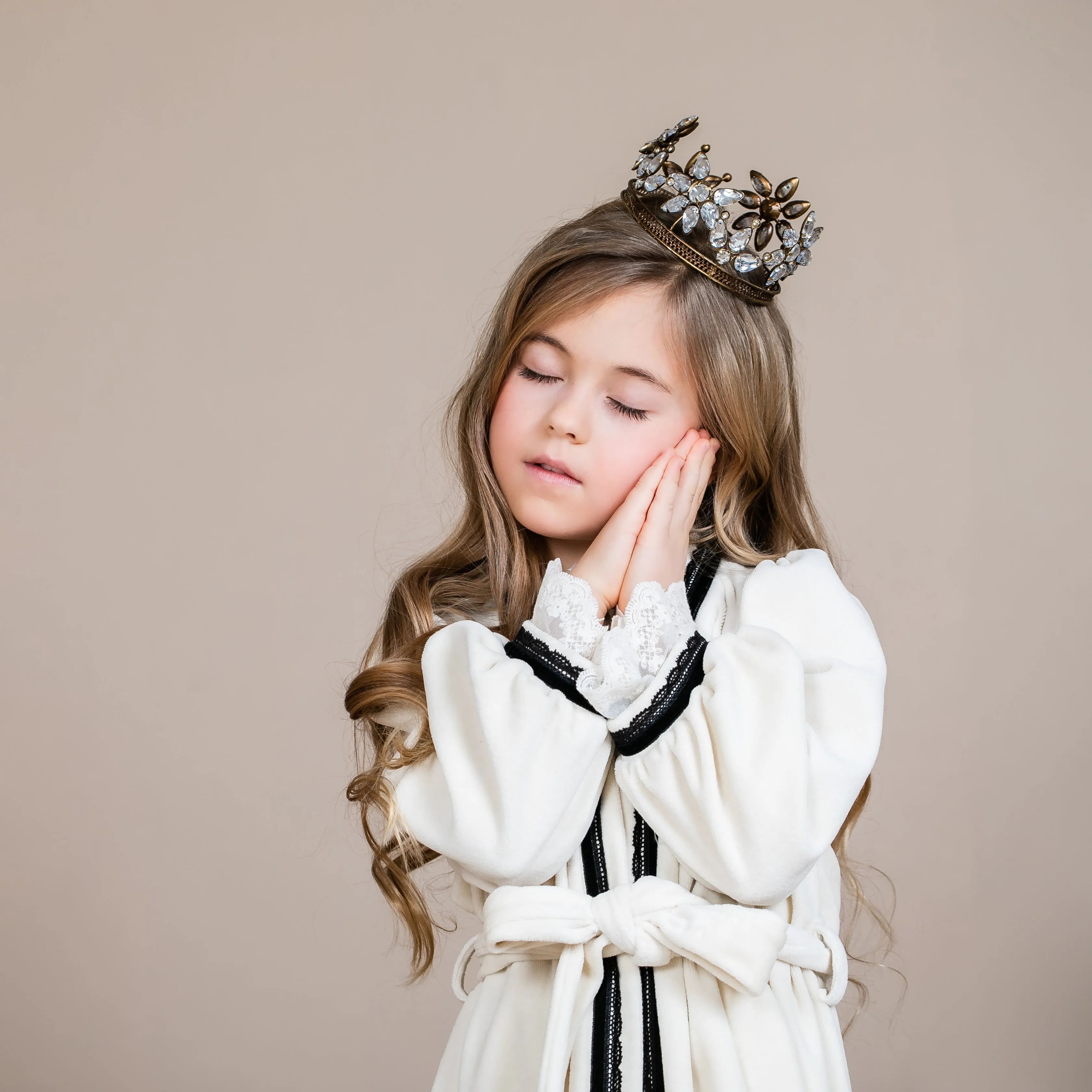 LUCINE - GIRLS DRESSING GOWN IN CREAM